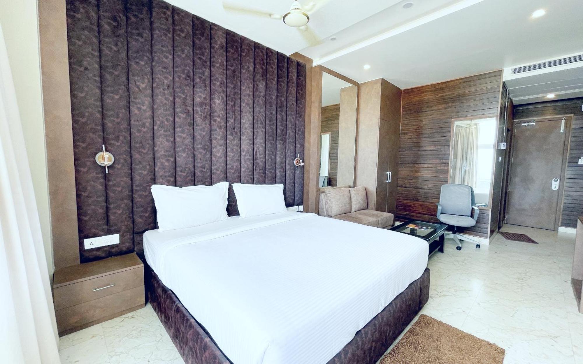 A Luxury Hotel - T - B - Suite Near Sea Beach And Temple - Fully Air Conditioned Hotel At Prime Location - Beach Front And Near Temple - Hygiene & Spacious Room - With Wifi- Restaurant- Lift- And- Parking - Best Hotel In Puri Eksteriør bilde